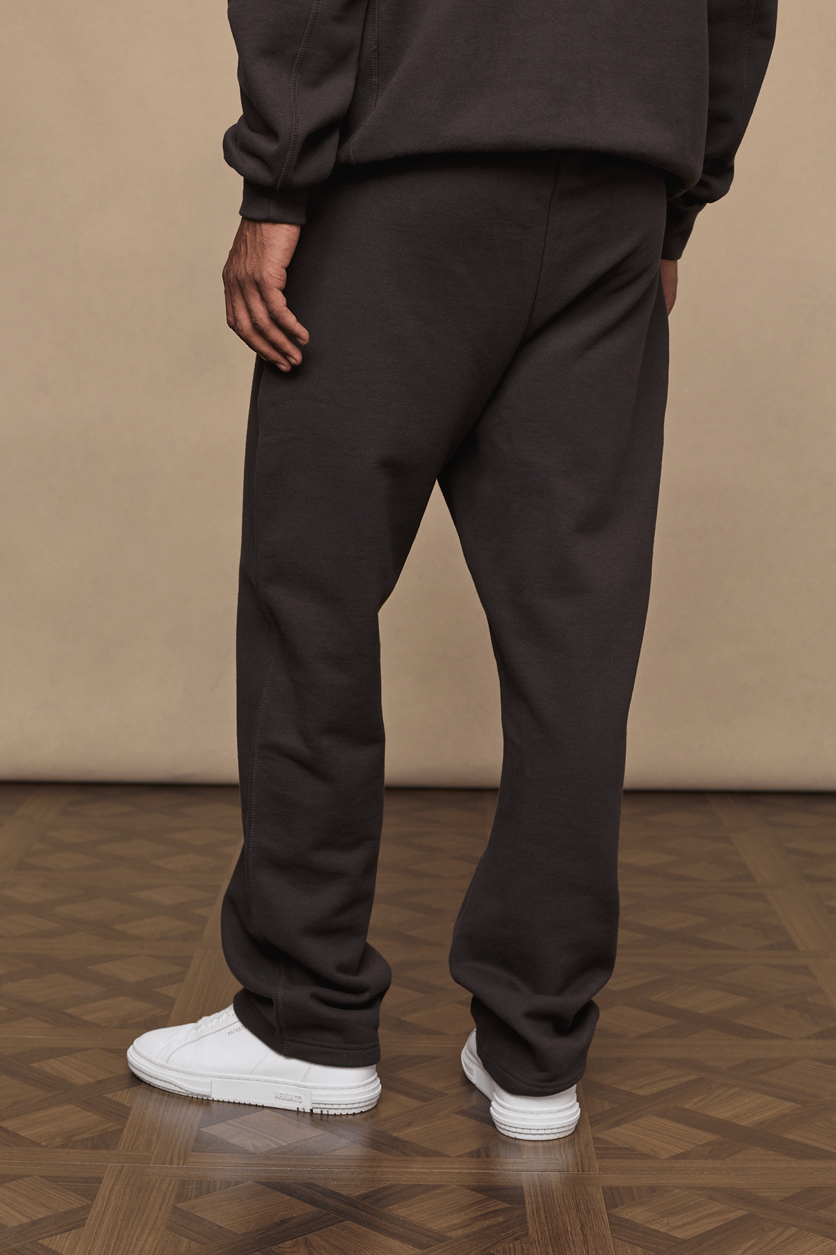 Men’s heavyweight cotton blend joggers in dark brown with straight leg fit by Raith
