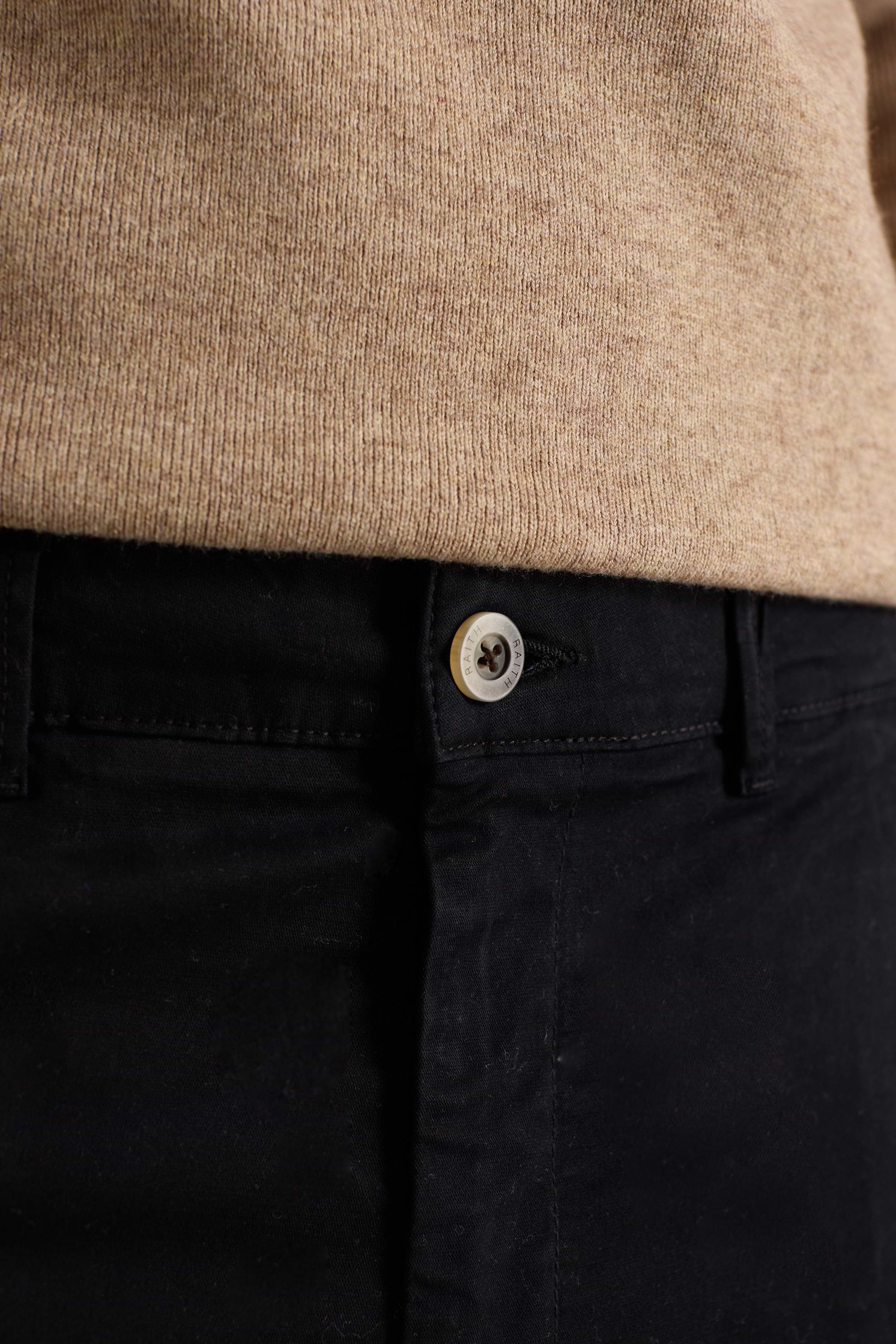 Lucas Chinohose aus Stretch-Twill mit konischem Bein - Schwarz