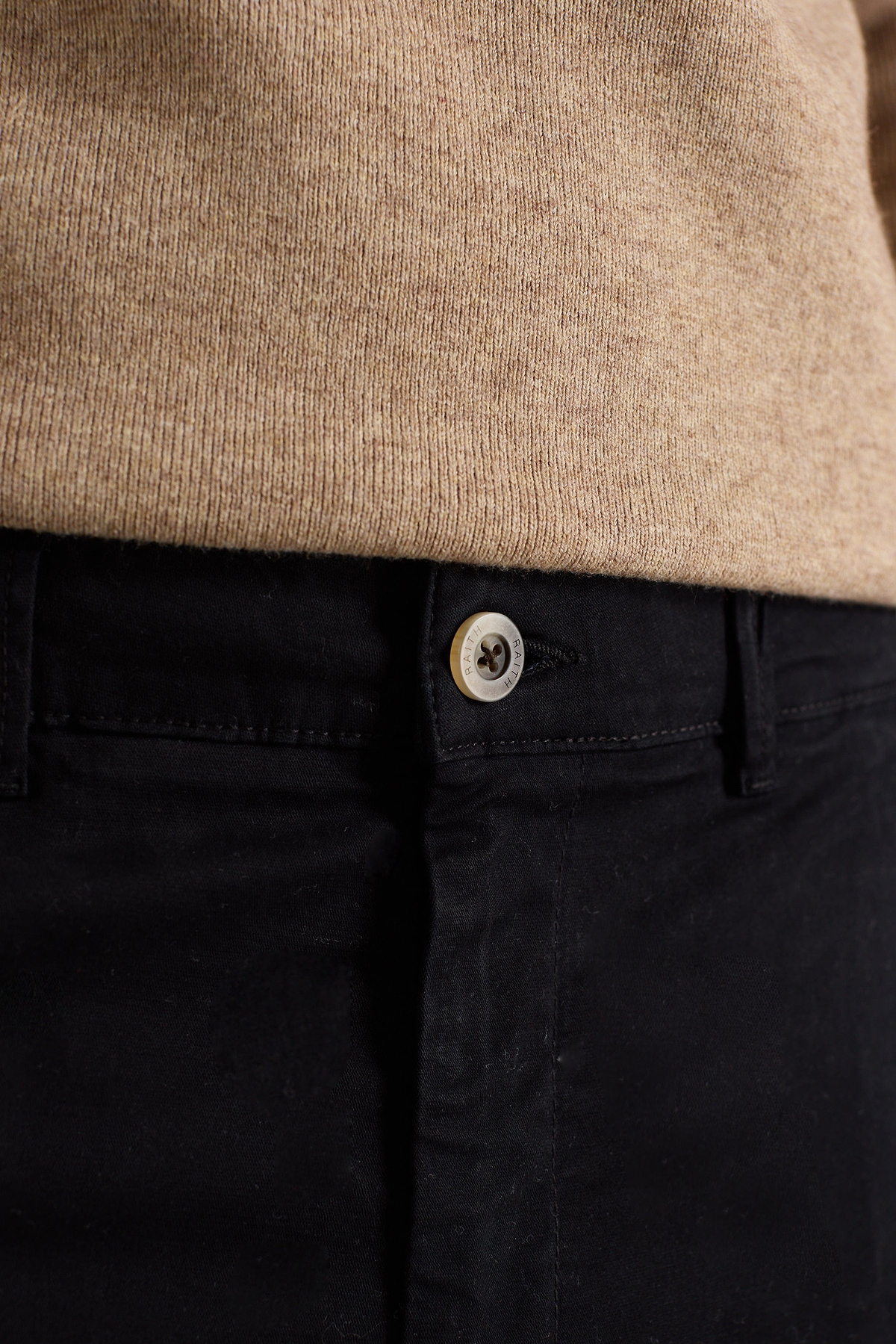 Lucas Chinohose aus Stretch-Twill mit konischem Bein - Schwarz 