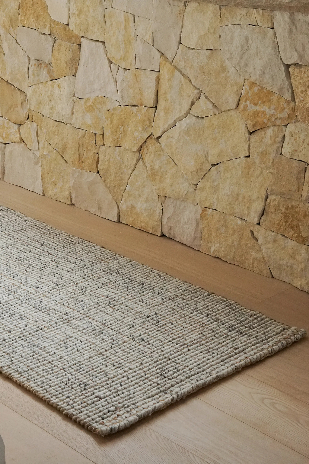 Alskar Handwoven Wool and Jute Runner Rug in Grey