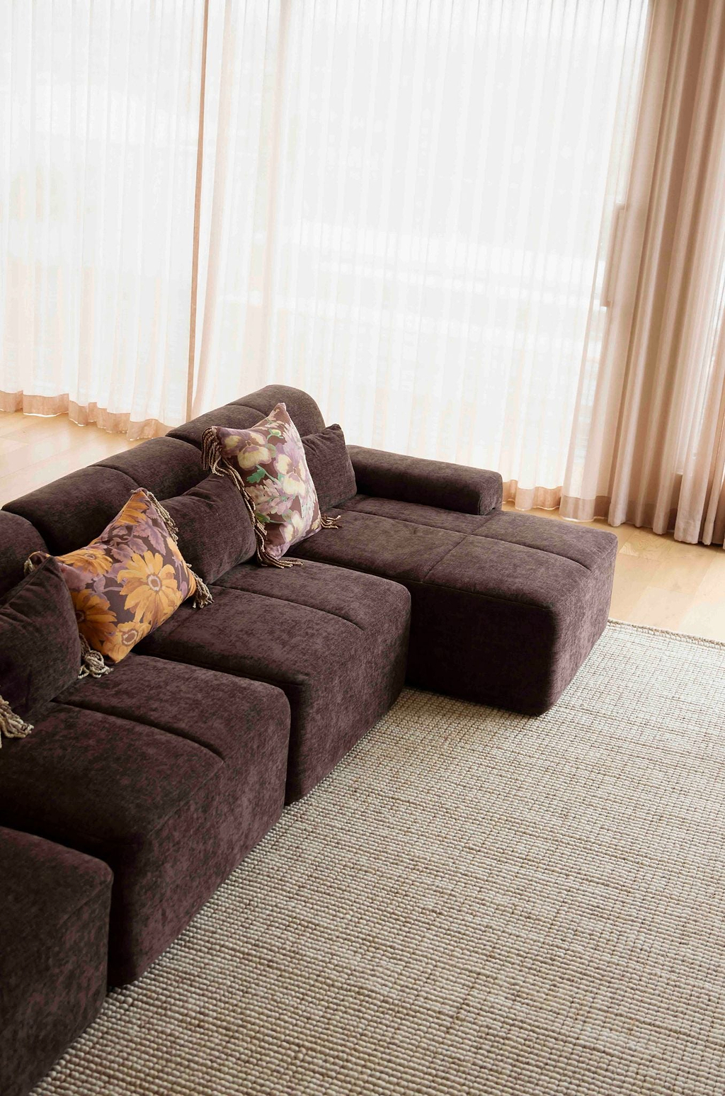 Alskar Handwoven Wool and Jute Rug in Wheat
