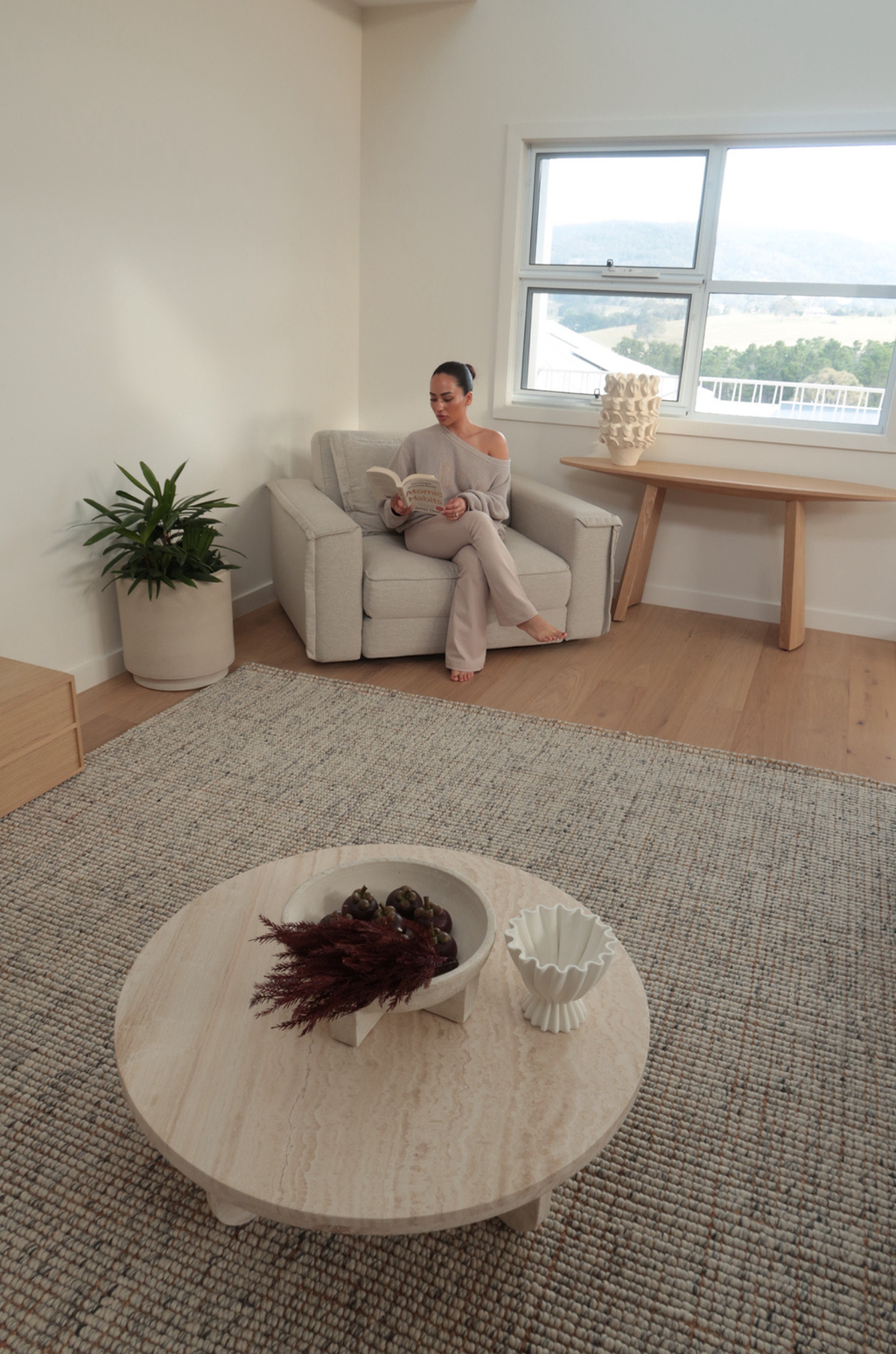 Alskar Handwoven Wool and Jute Rug in Grey