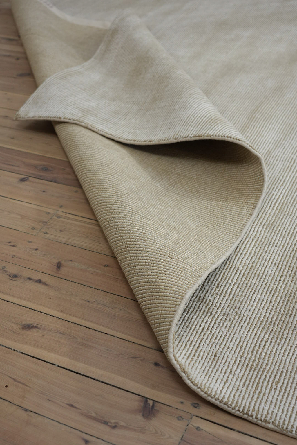 Sample of Yarra Linea Rug in Olive and Cream