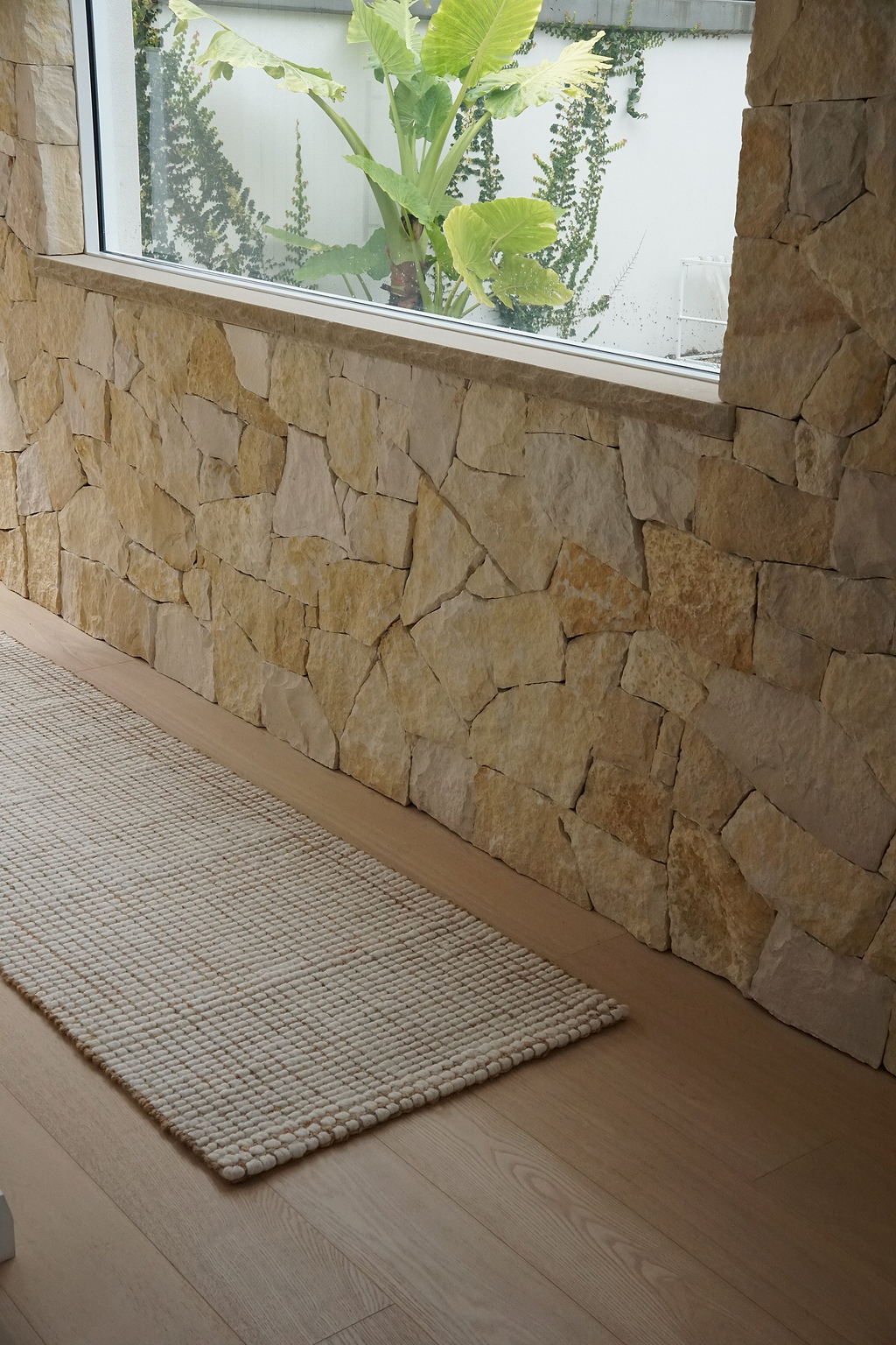 Alskar Handwoven Wool and Jute Runner Rug in Ivory