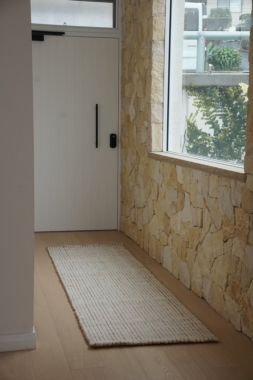 Alskar Handwoven Wool and Jute Runner Rug in Ivory