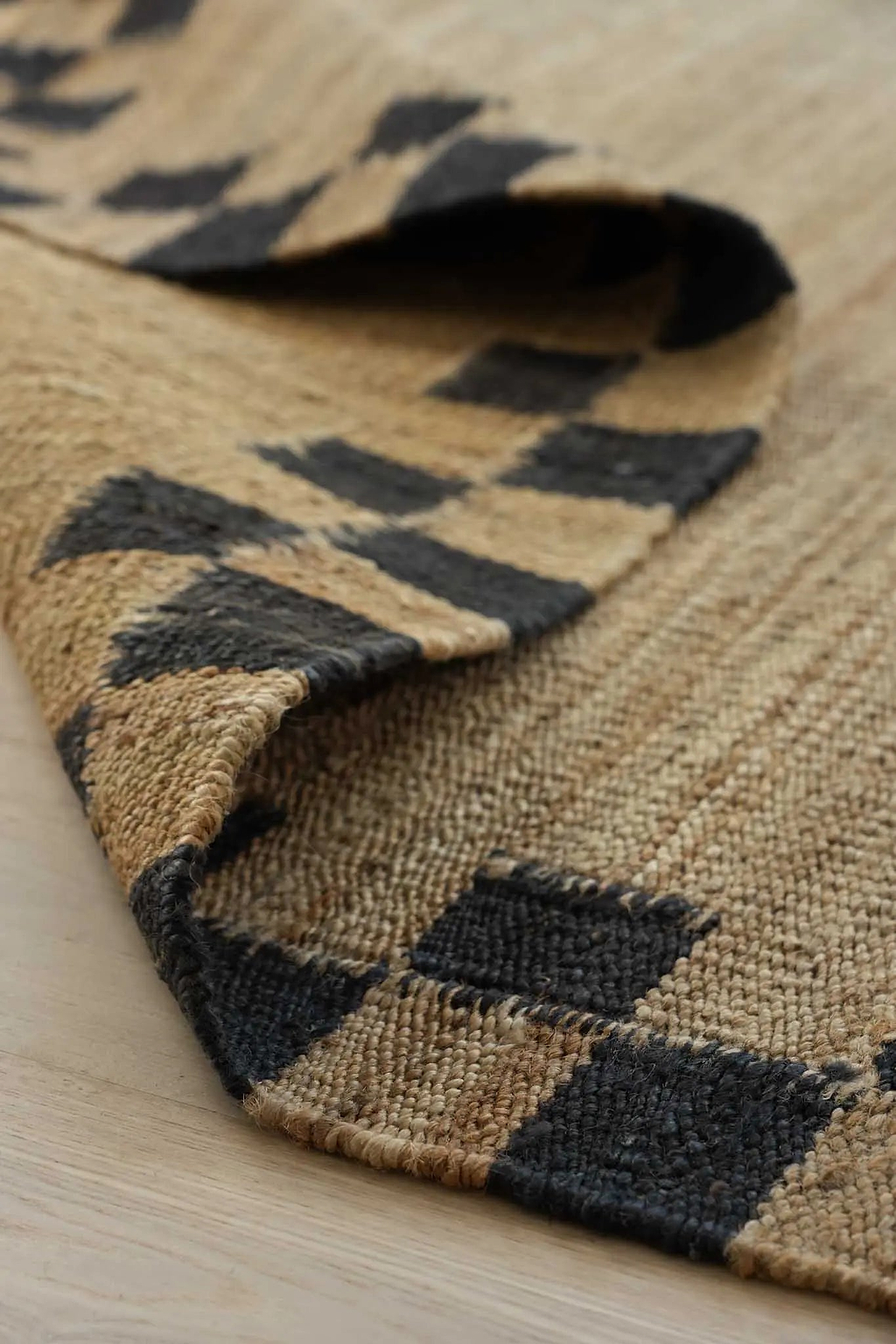 Fitzroy Checker Border Rug in Black