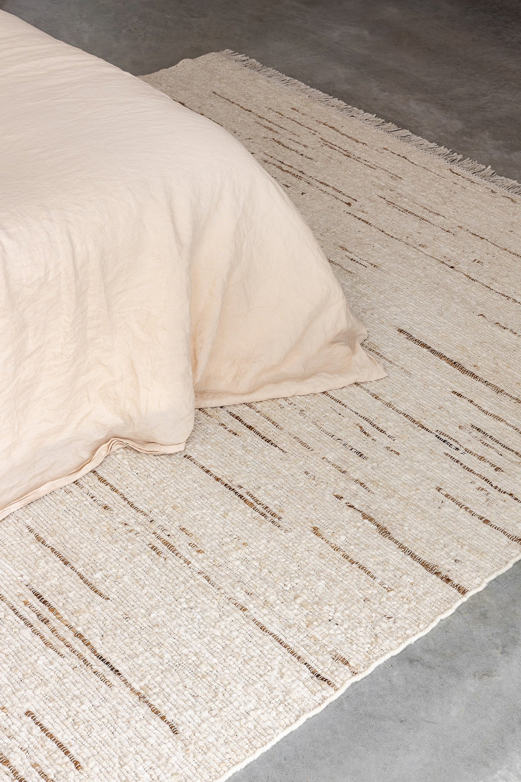 Kiva Hand Woven Wool Rug in Ivory and Chestnut