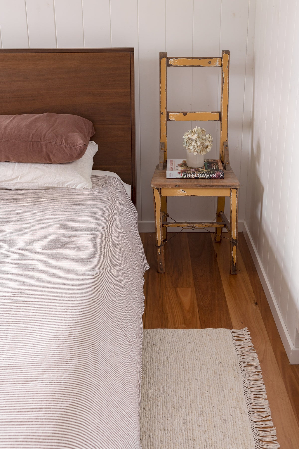 Kiva Hand Woven Wool Rug in Ivory