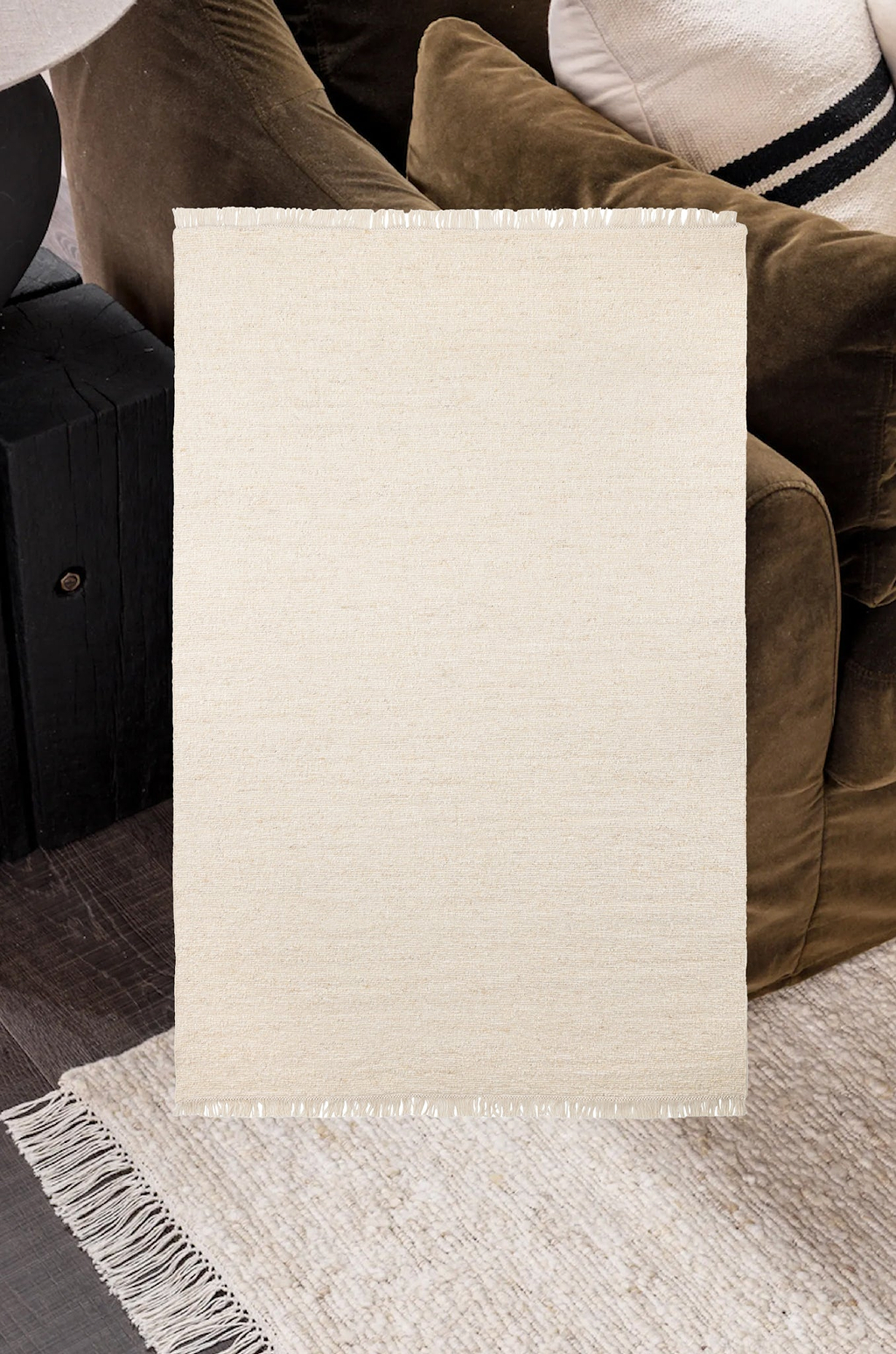 Kiva Hand Woven Wool Rug in Ivory