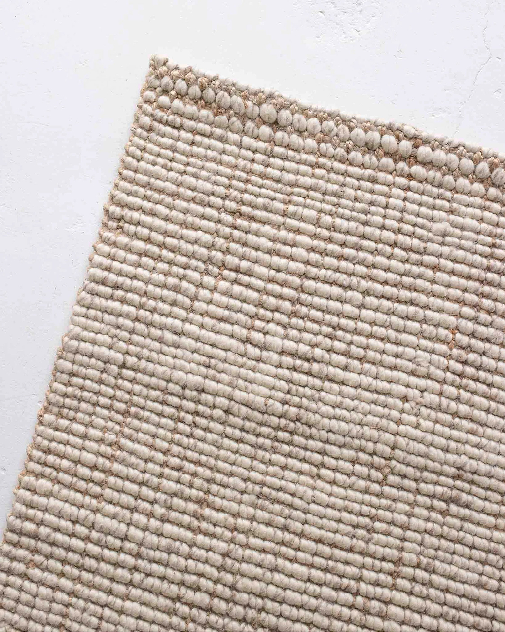 Alskar Handwoven Wool and Jute Rug in Wheat