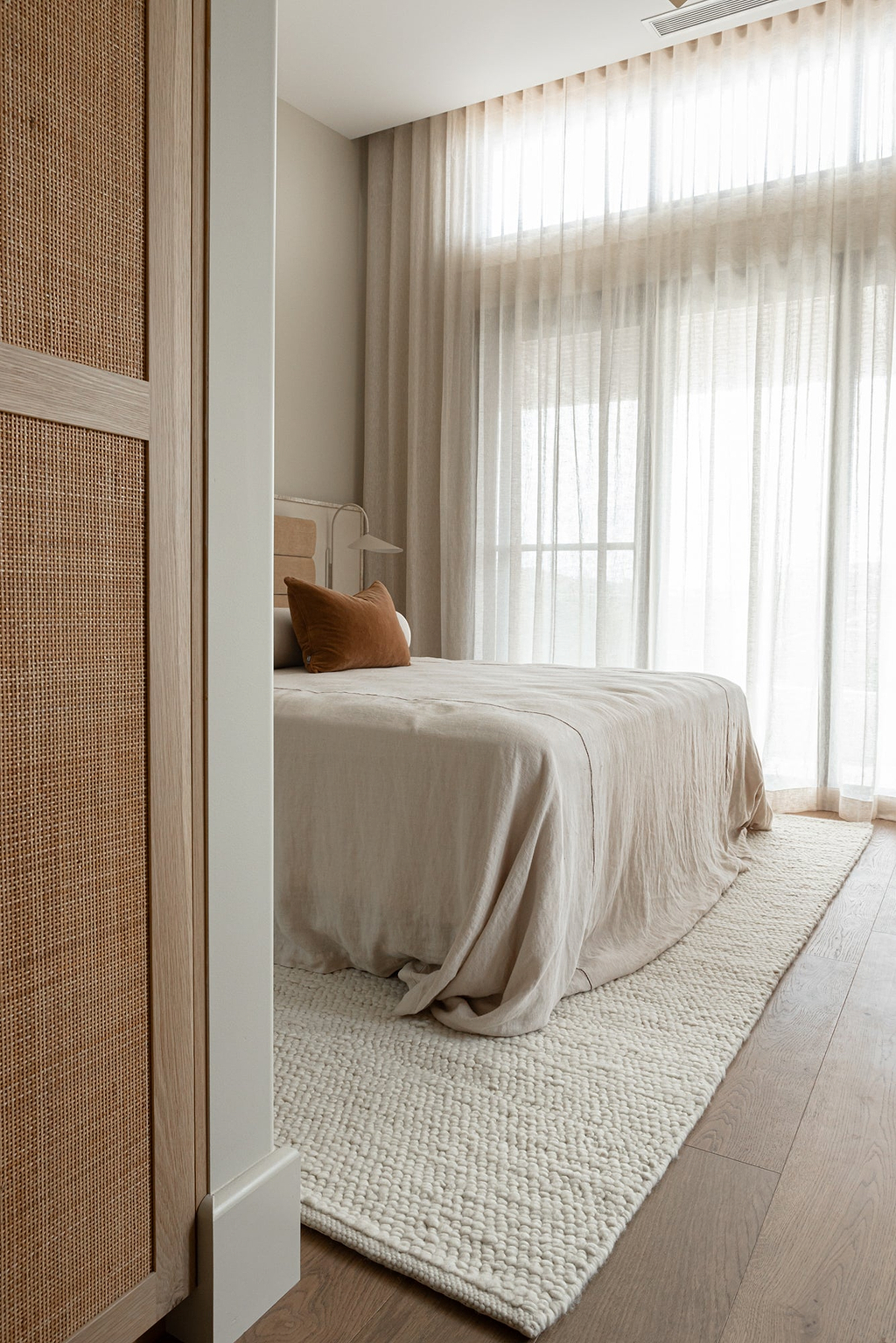 Newport Pebbly Weave Wool Rug in Ivory