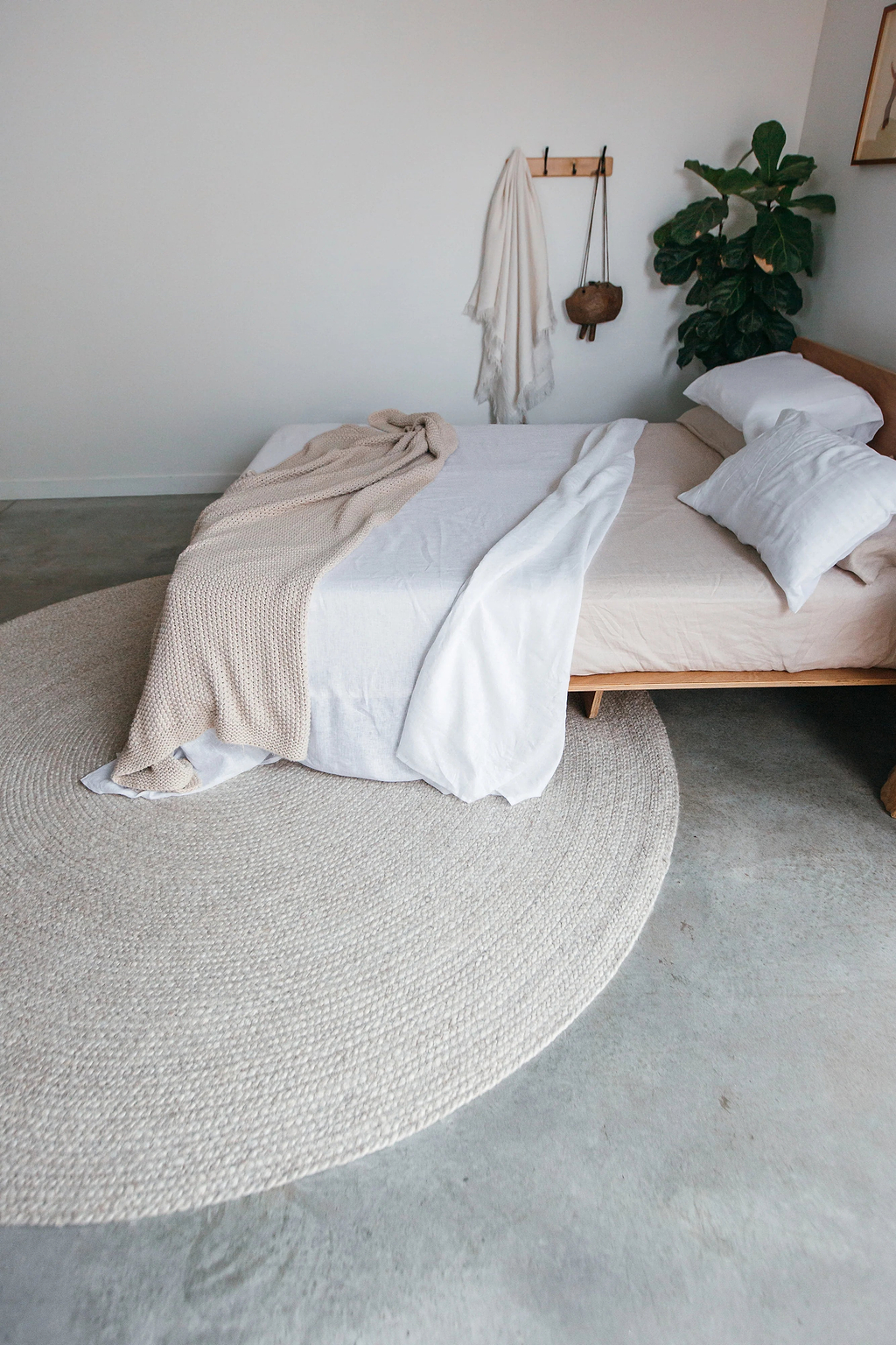 Jiva Round Braided Wool Rug in Ivory Beige