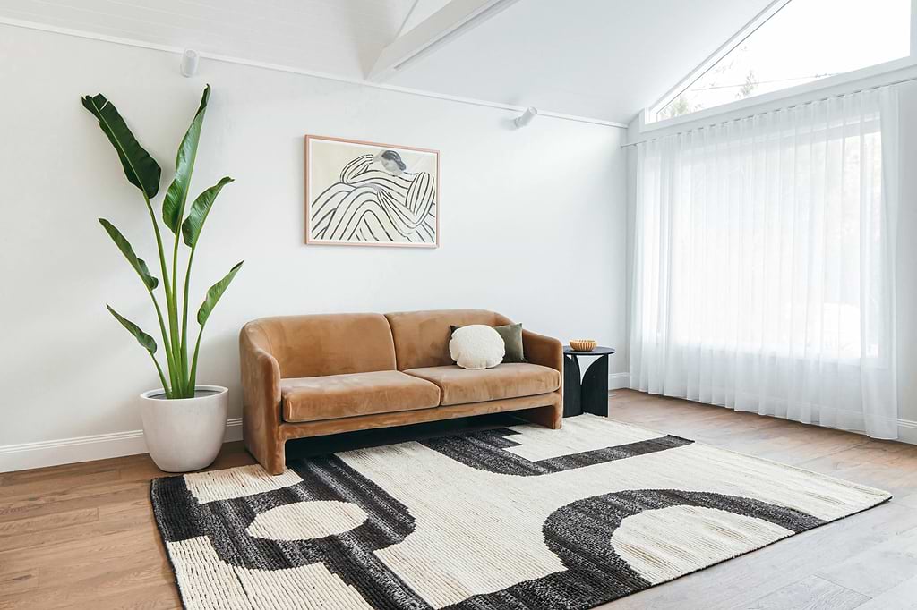 Sample of Leblon Abstract Pattern New Zealand Wool Rug in Beige and Charcoal