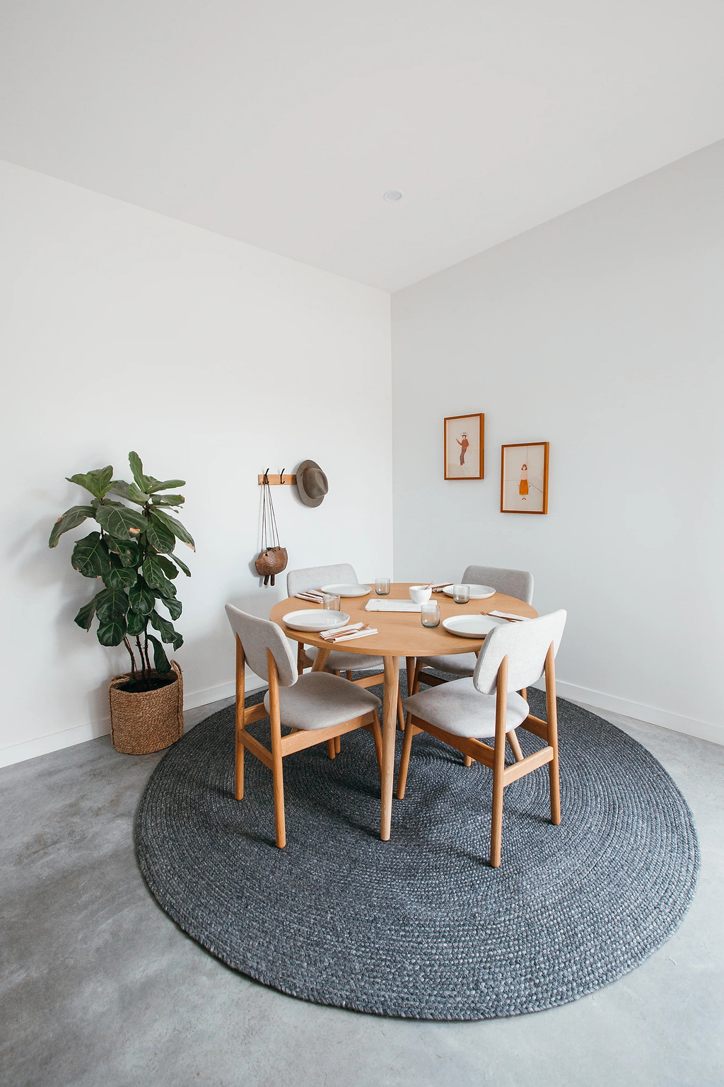 Sample of Jiva Round Braided Wool Rug in Charcoal