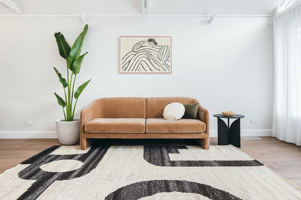 Sample of Leblon Abstract Pattern New Zealand Wool Rug in Beige and Charcoal