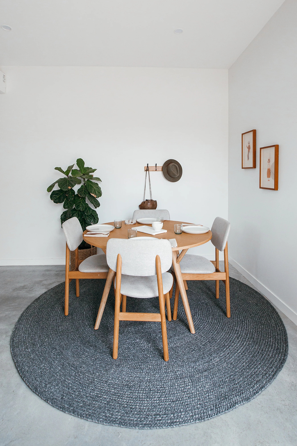 Sample of Jiva Round Braided Wool Rug in Charcoal