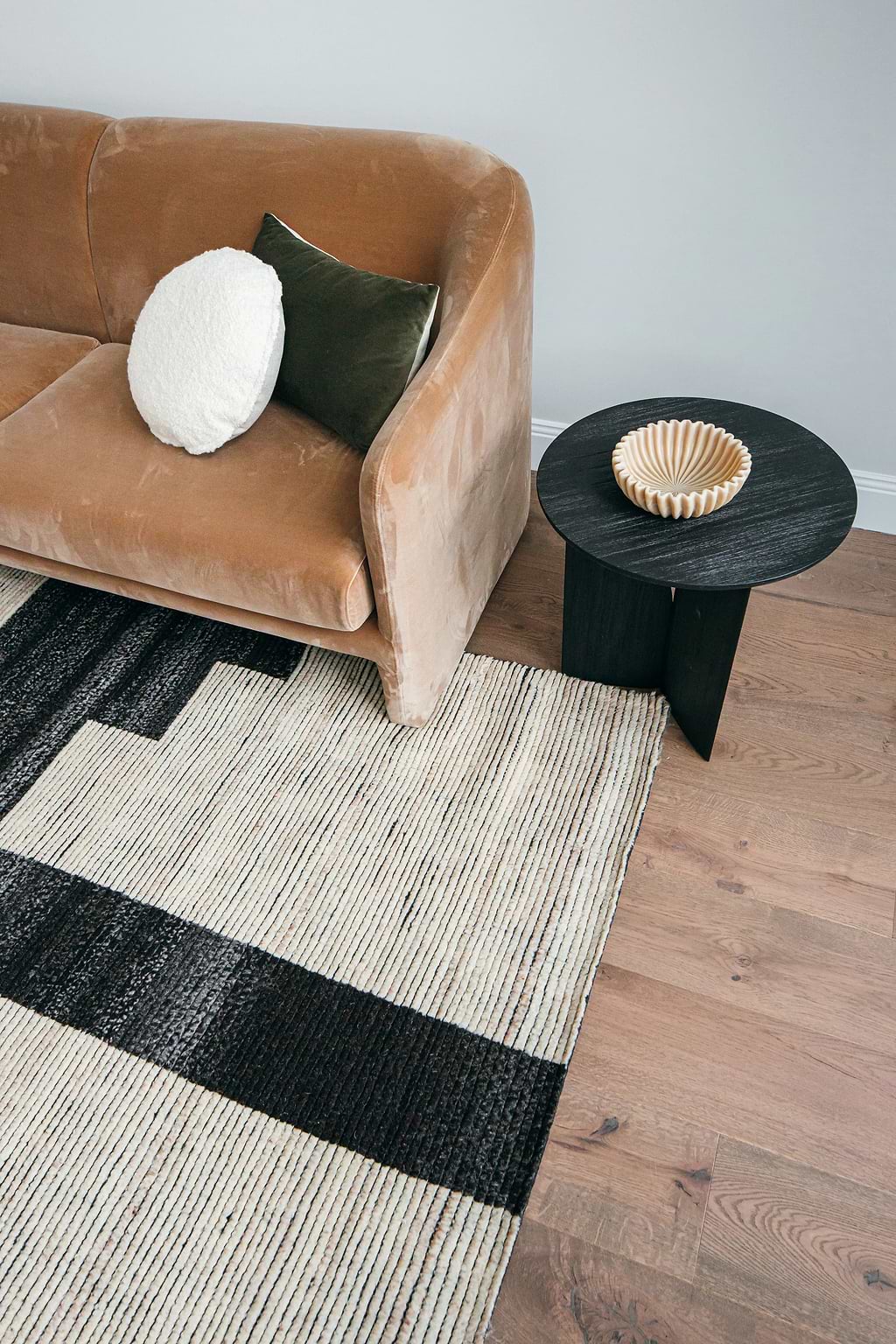 Sample of Leblon Abstract Pattern New Zealand Wool Rug in Beige and Charcoal