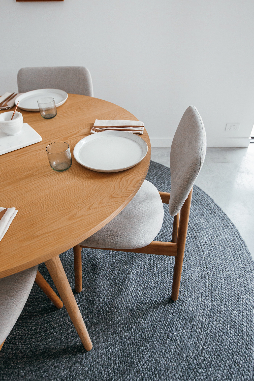 Sample of Jiva Round Braided Wool Rug in Charcoal