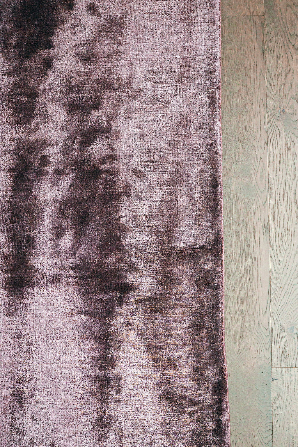 Lustre Luxe Rug in Mulberry