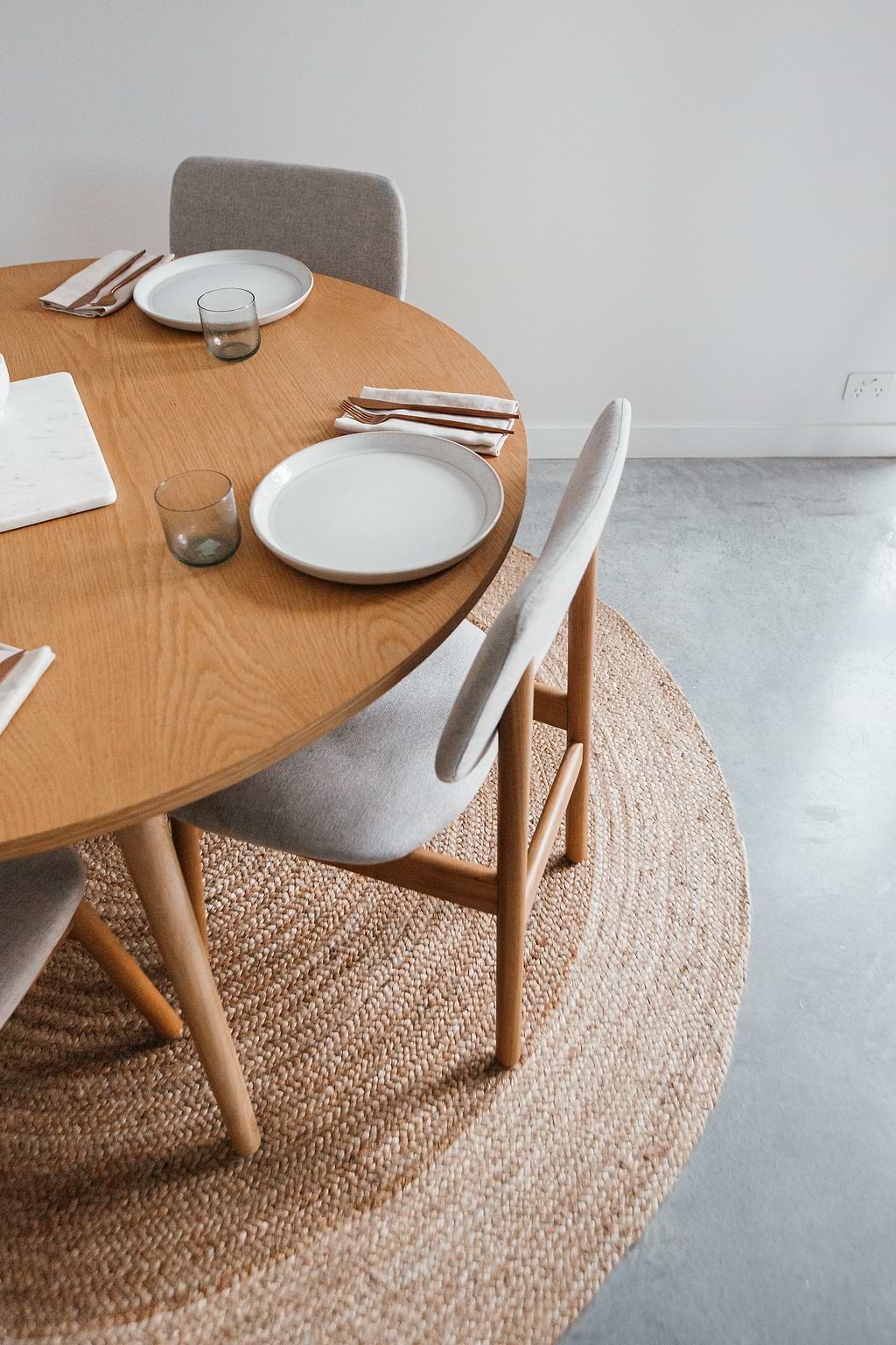 Ananda Round Two Toned Natural Jute Rug