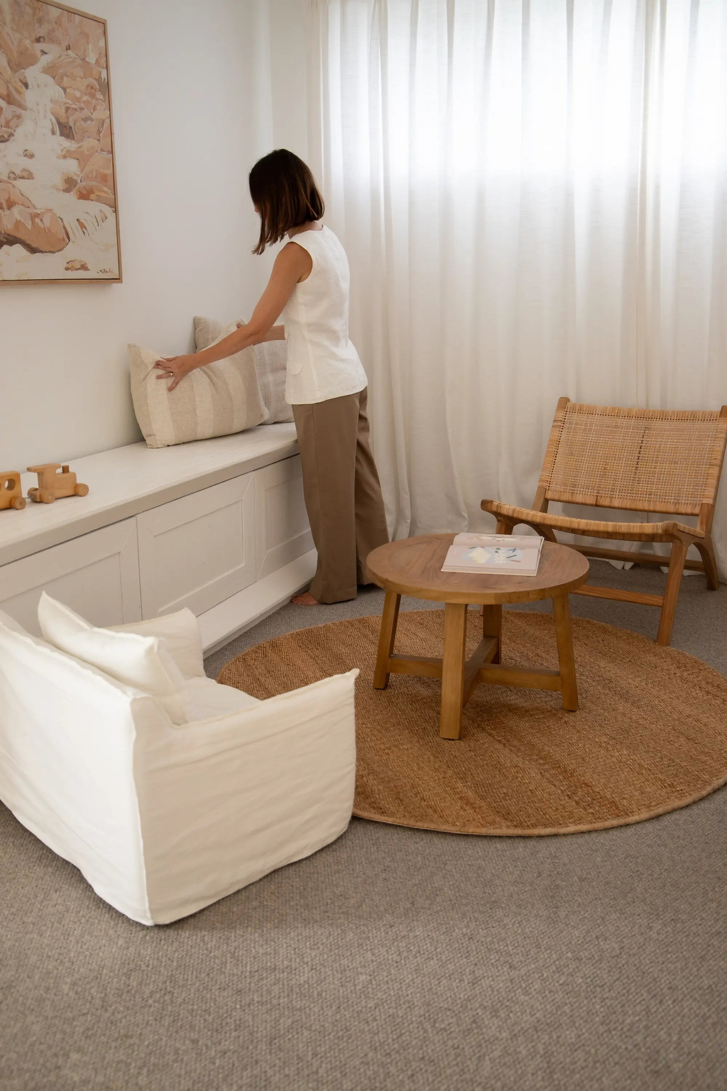 Sample of Dharana Jute Round Rug in Natural