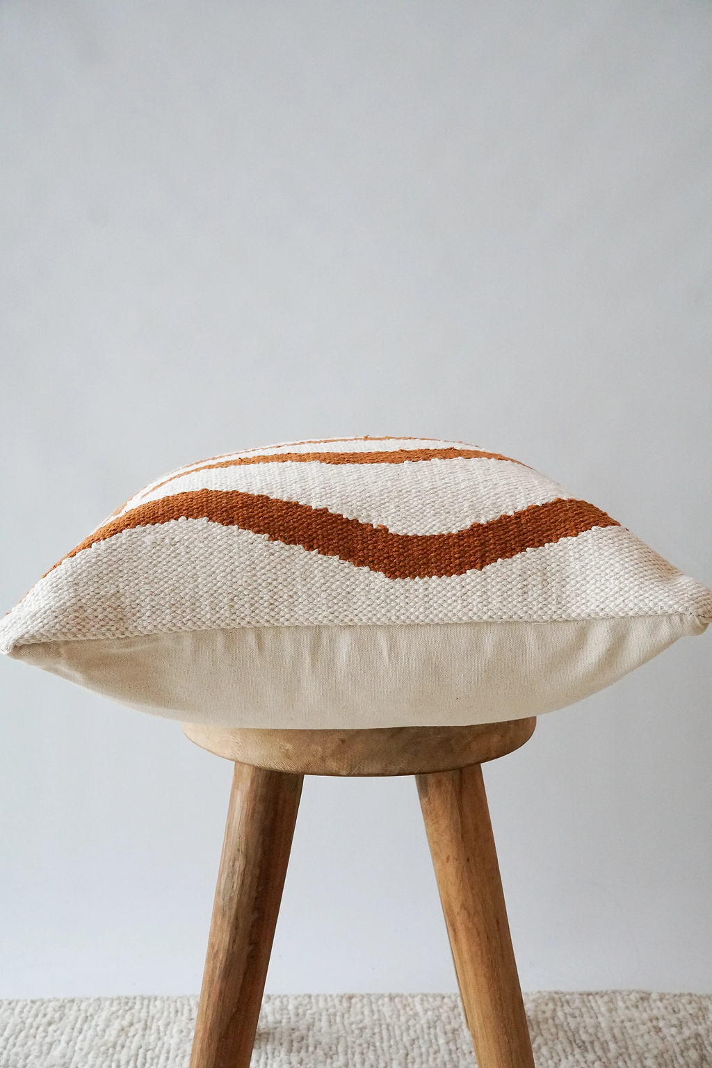 Soleil Wavy Cushion in Cinnamon