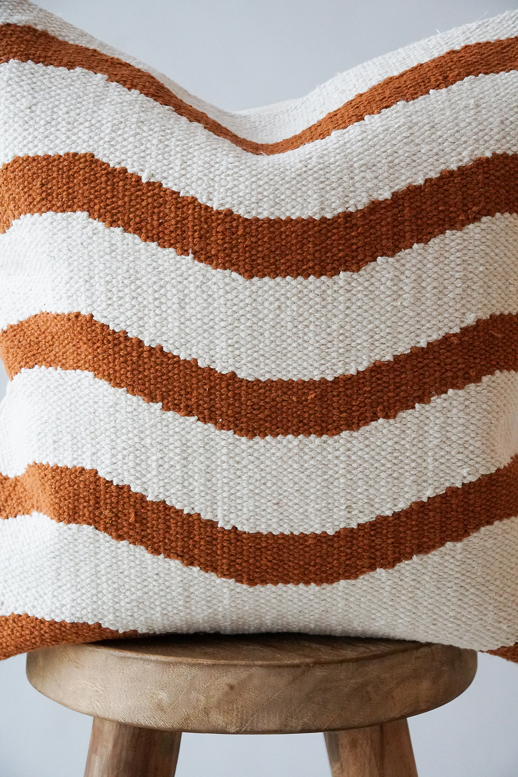Soleil Wavy Cushion in Cinnamon