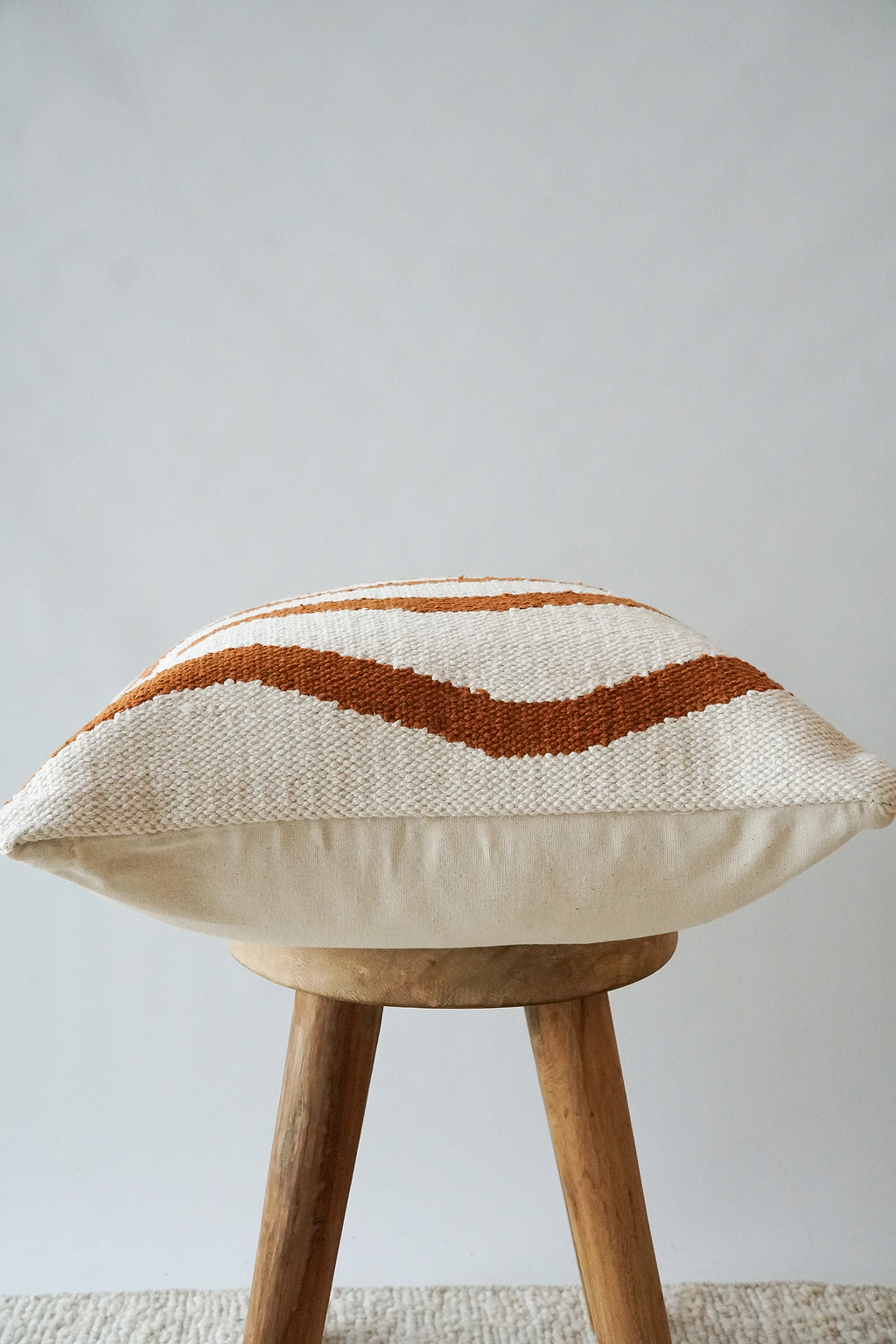 Soleil Wavy Cushion in Cinnamon