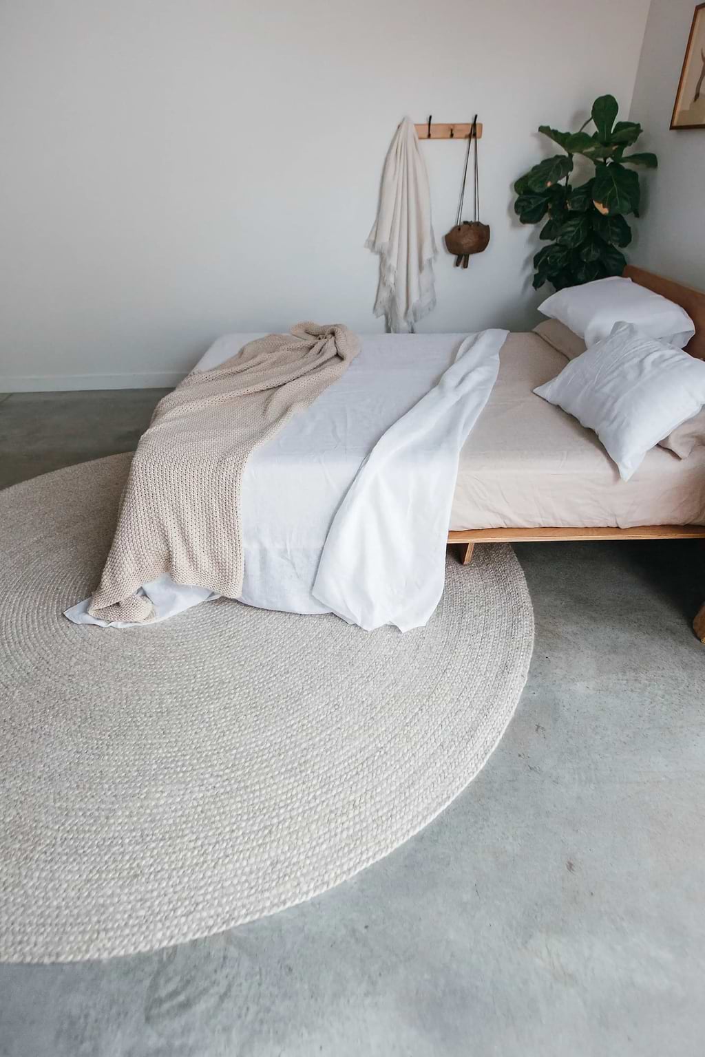 Jiva Round Braided Wool Rug in Ivory Beige