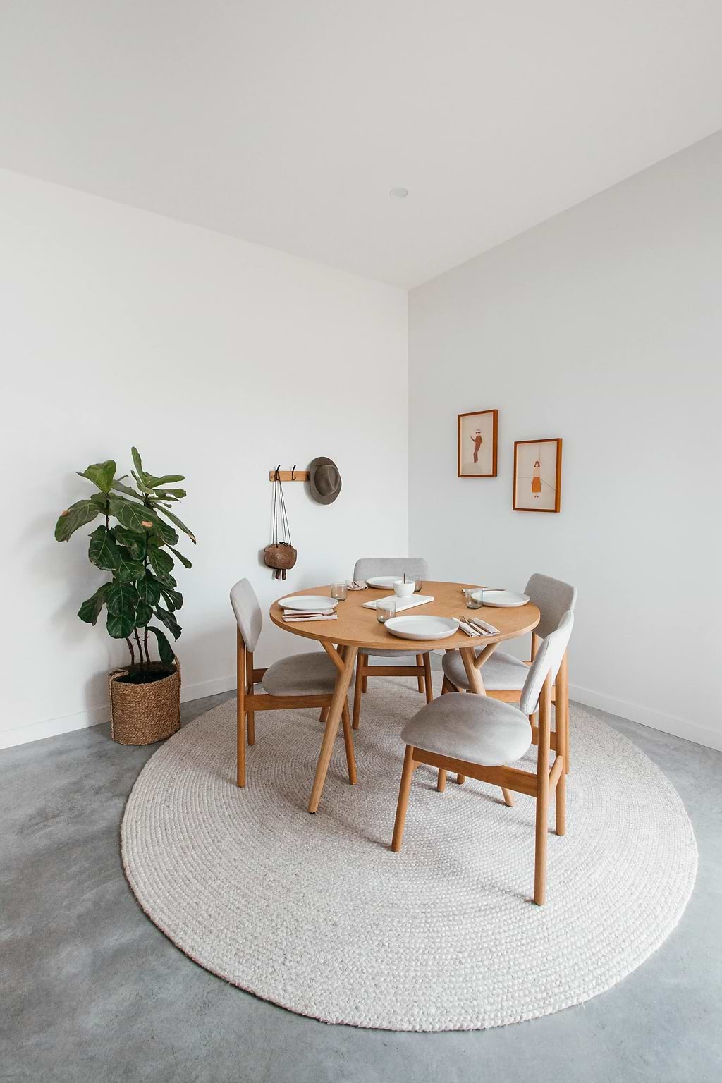 Jiva Round Braided Wool Rug in Ivory Beige