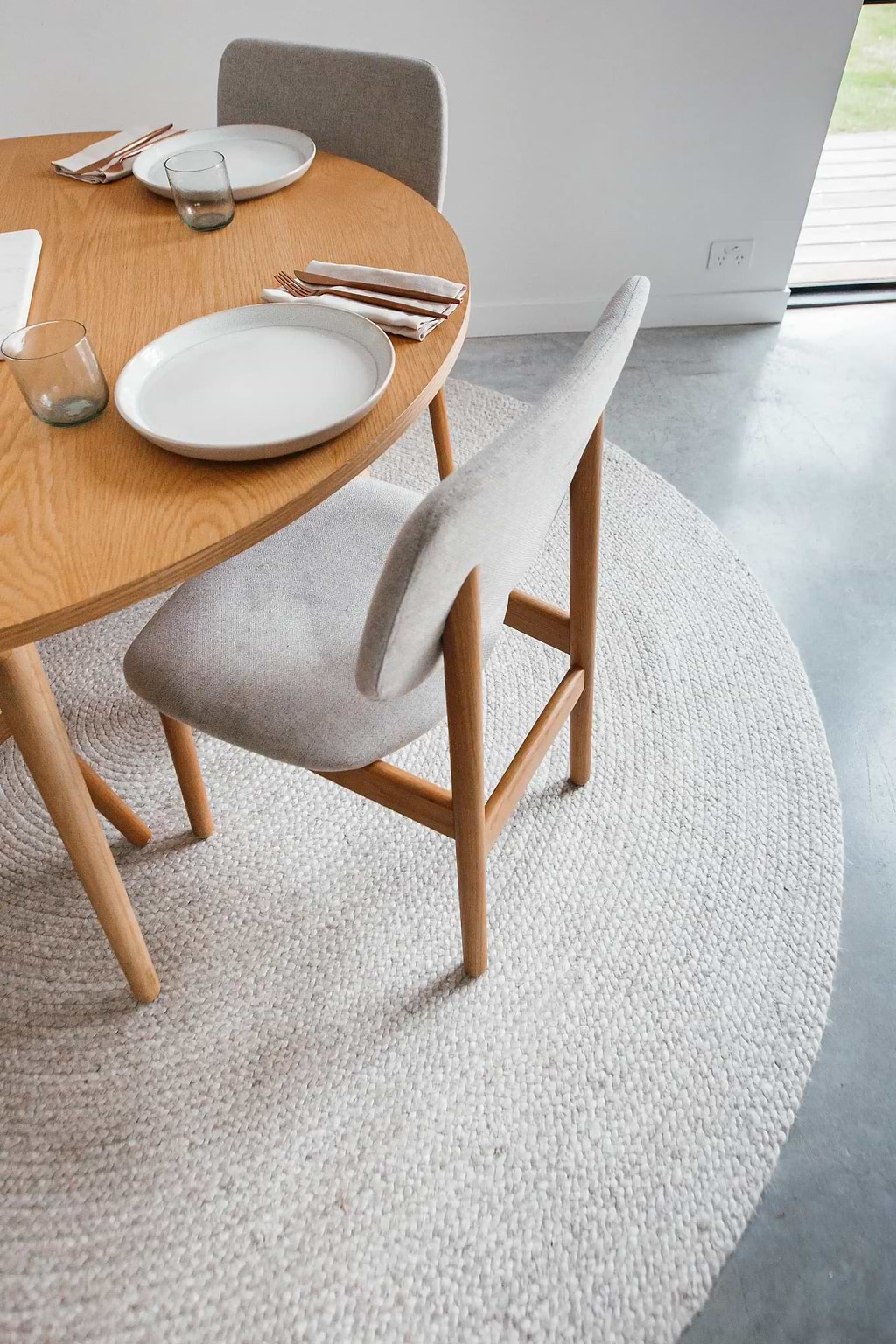 Jiva Round Braided Wool Rug in Ivory Beige