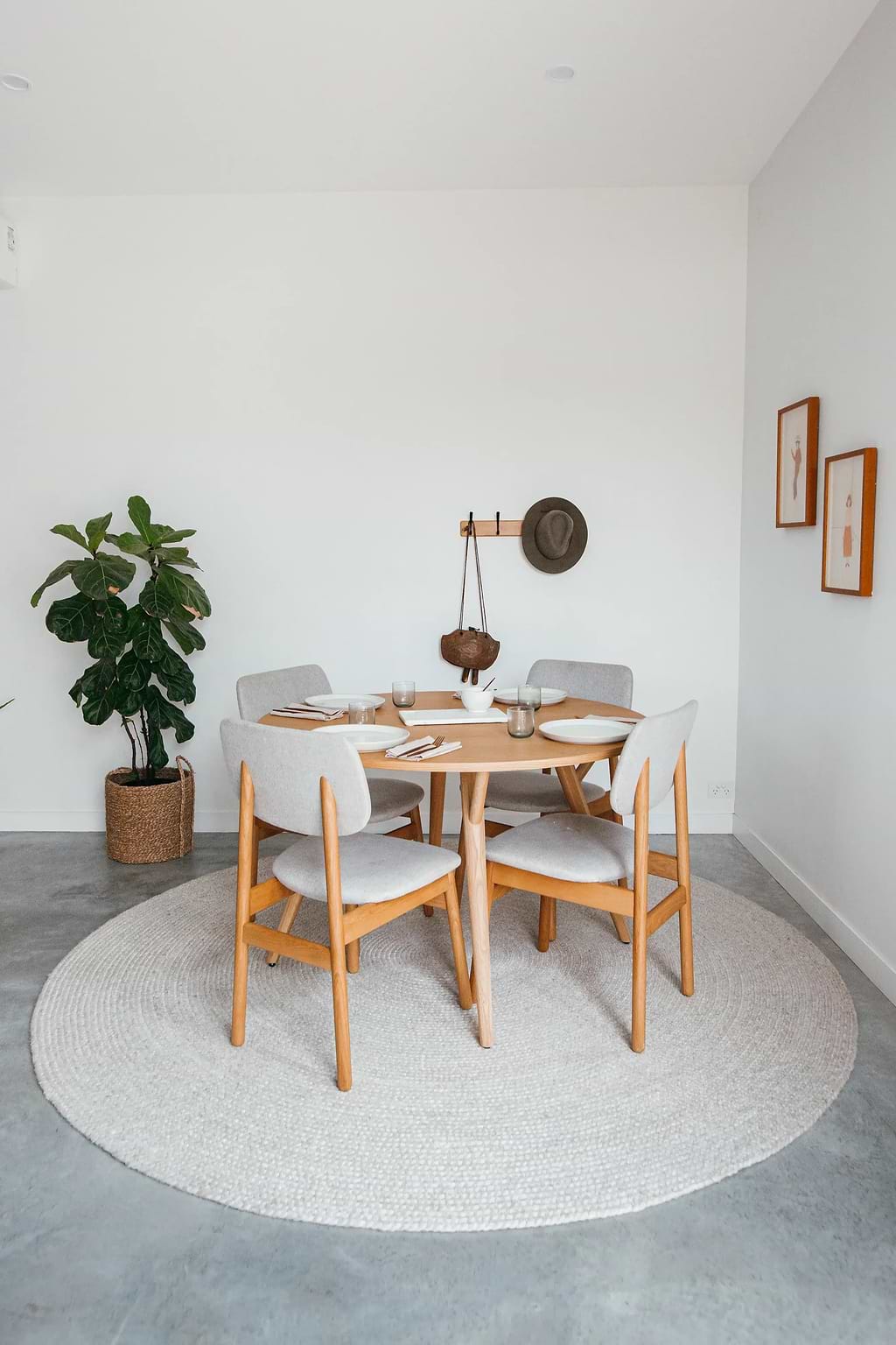 Jiva Round Braided Wool Rug in Ivory Beige