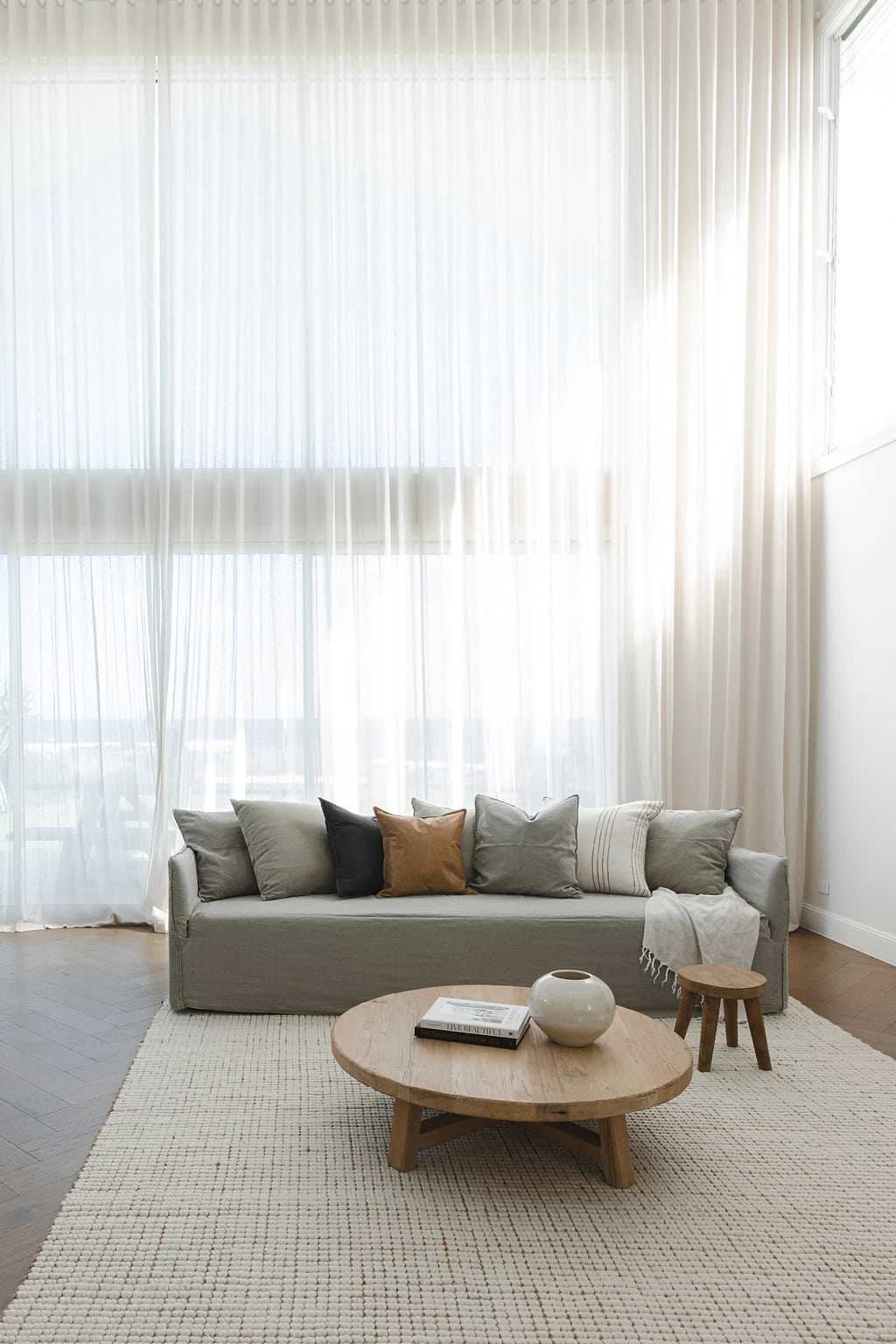 Alskar Handwoven Wool and Jute Rug in Ivory
