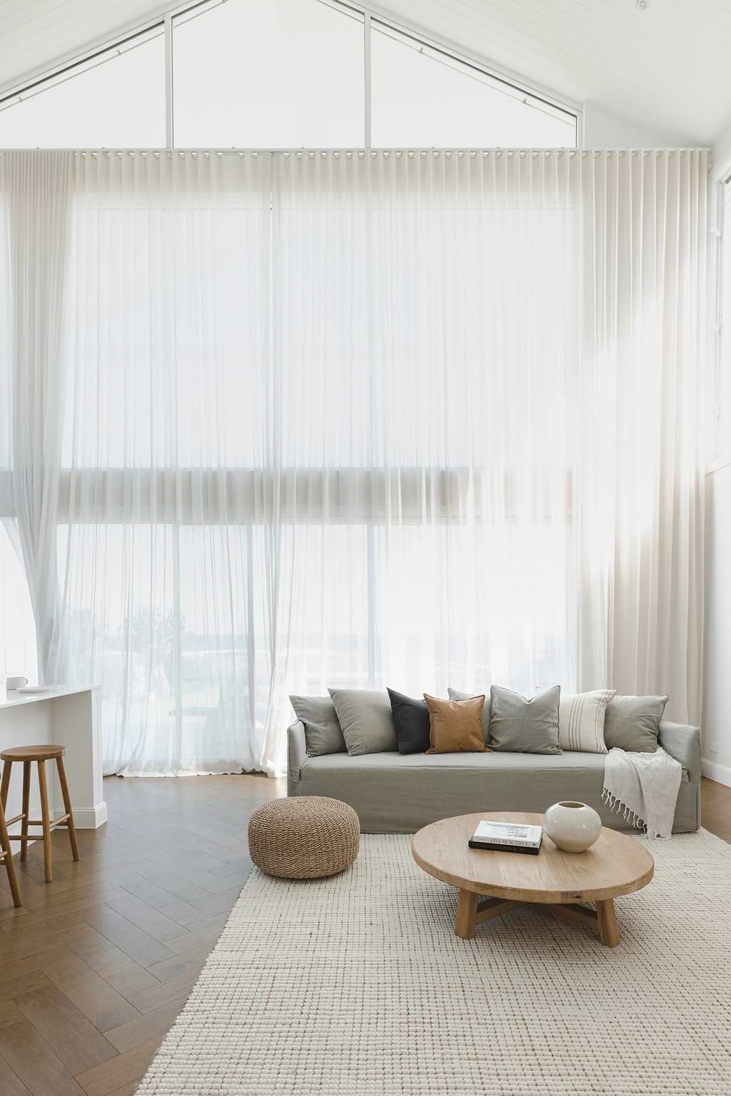 Alskar Handwoven Wool and Jute Rug in Ivory
