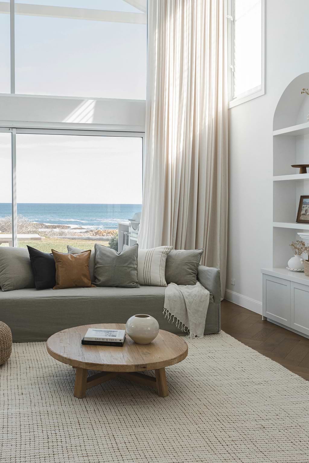 Alskar Handwoven Wool and Jute Rug in Ivory