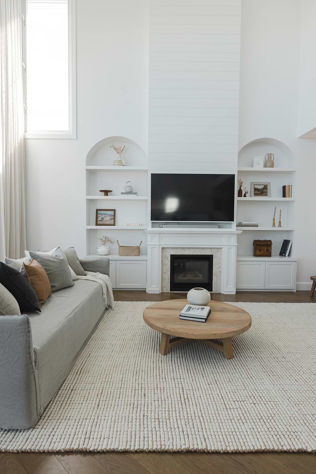 Alskar Handwoven Wool and Jute Rug in Ivory
