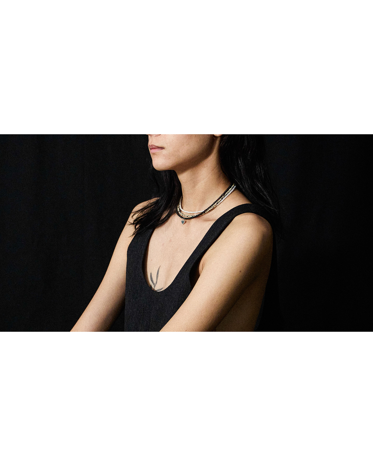 【26AW】ハウロウハートチャームラウンドストーンネックレス