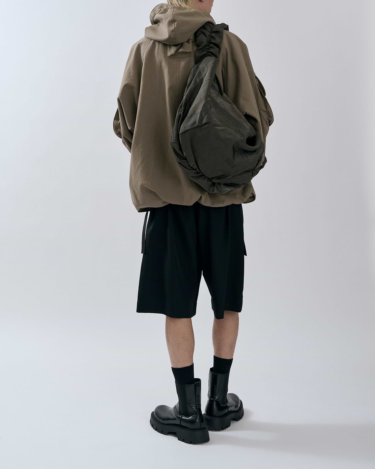 着用カラーオリーブ／身長175cm（スタッフスナップ）