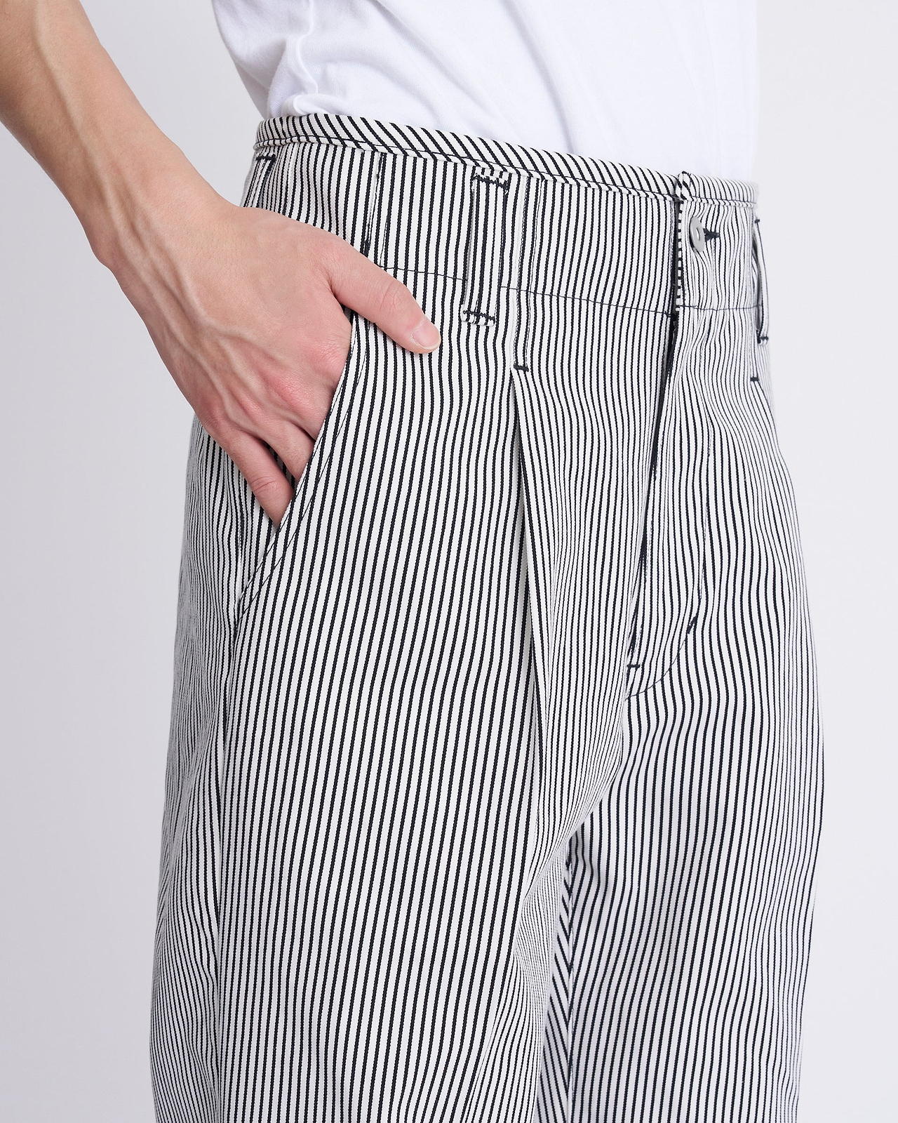 ワンタックパンツ