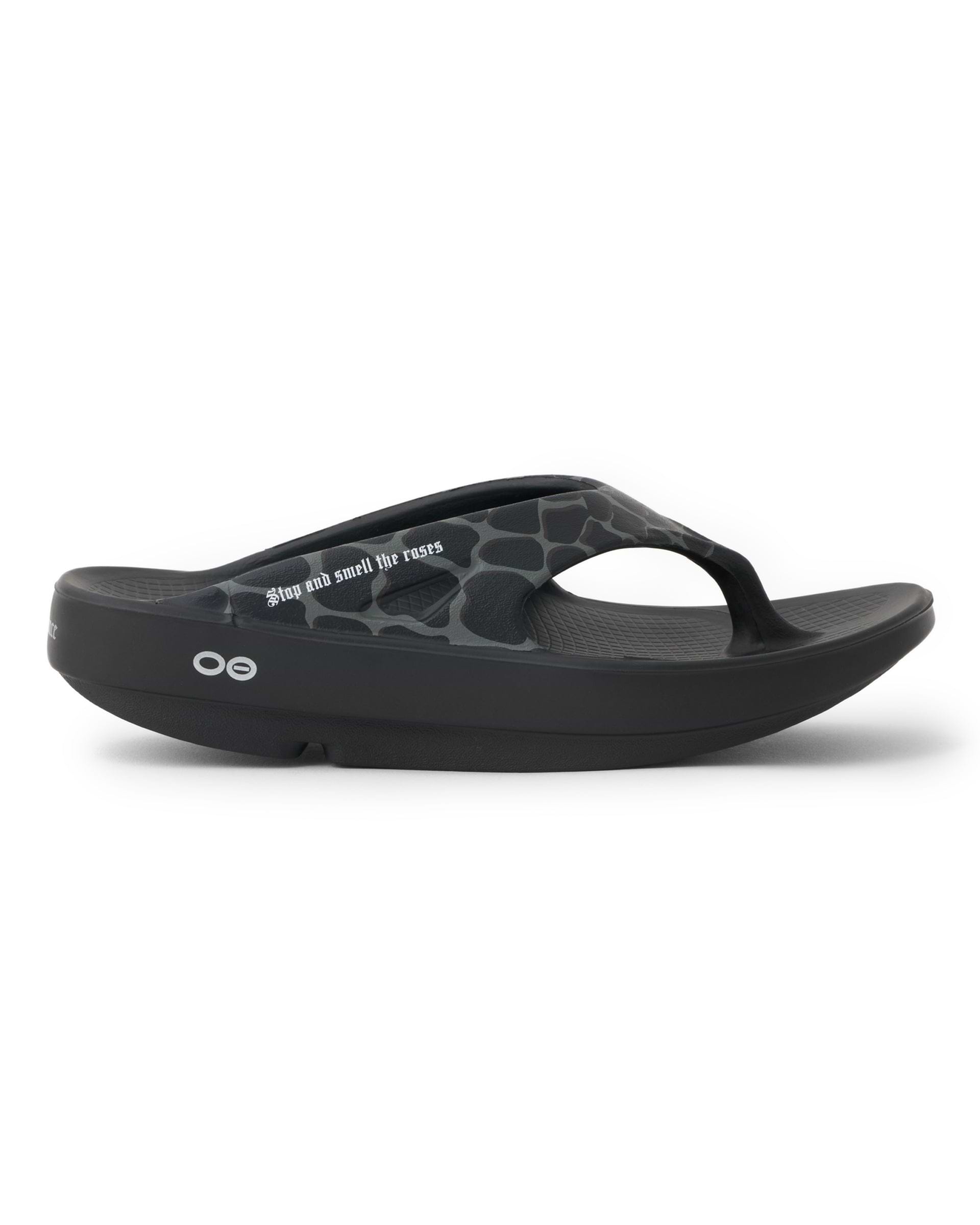 Children of the discordance×OOFOS】コラボトングサンダル | 海外製