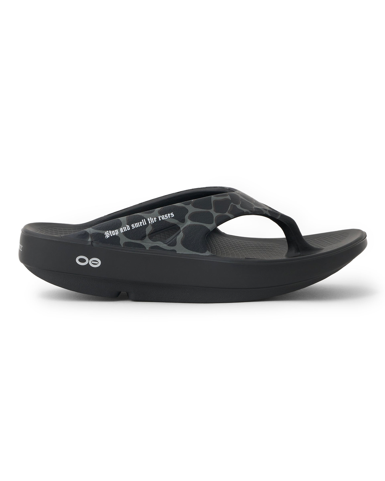 ＜Children of the discordance × OOFOS＞ コラボトングサンダル