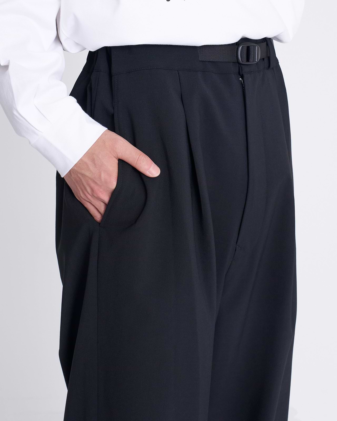 テープベルト1タックパンツ