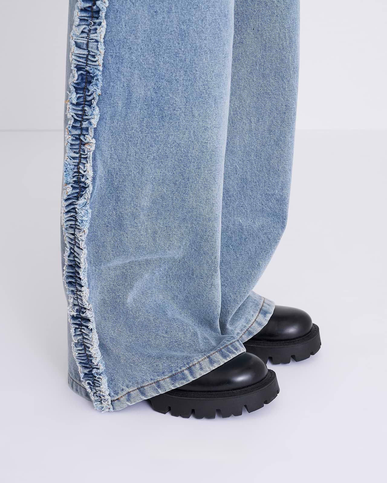 ラッフルデニムパンツ