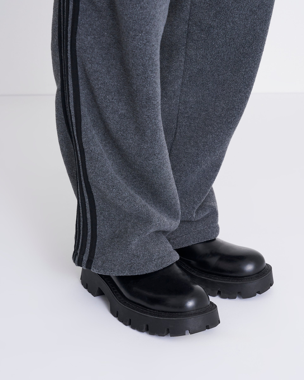 フリースルーズフィットトラックパンツ