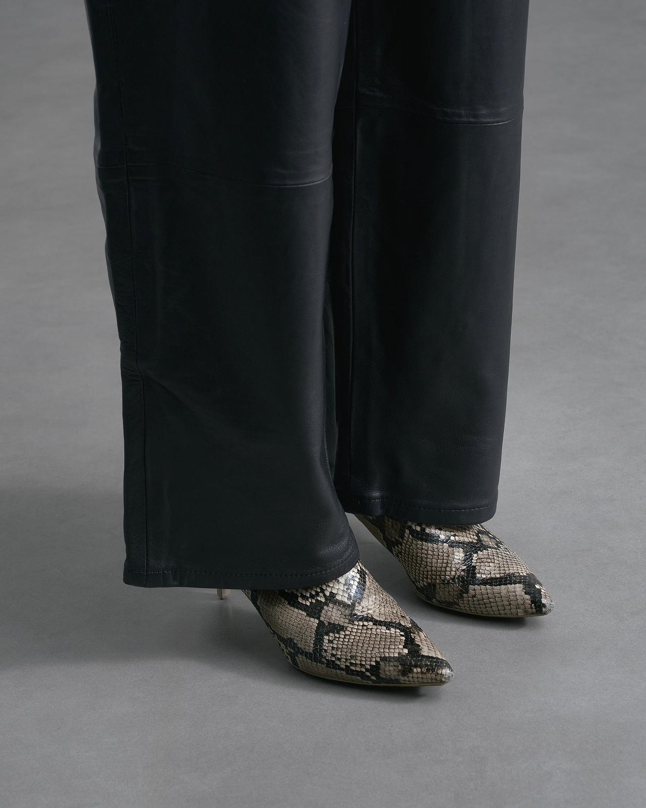レザータスキパンツ