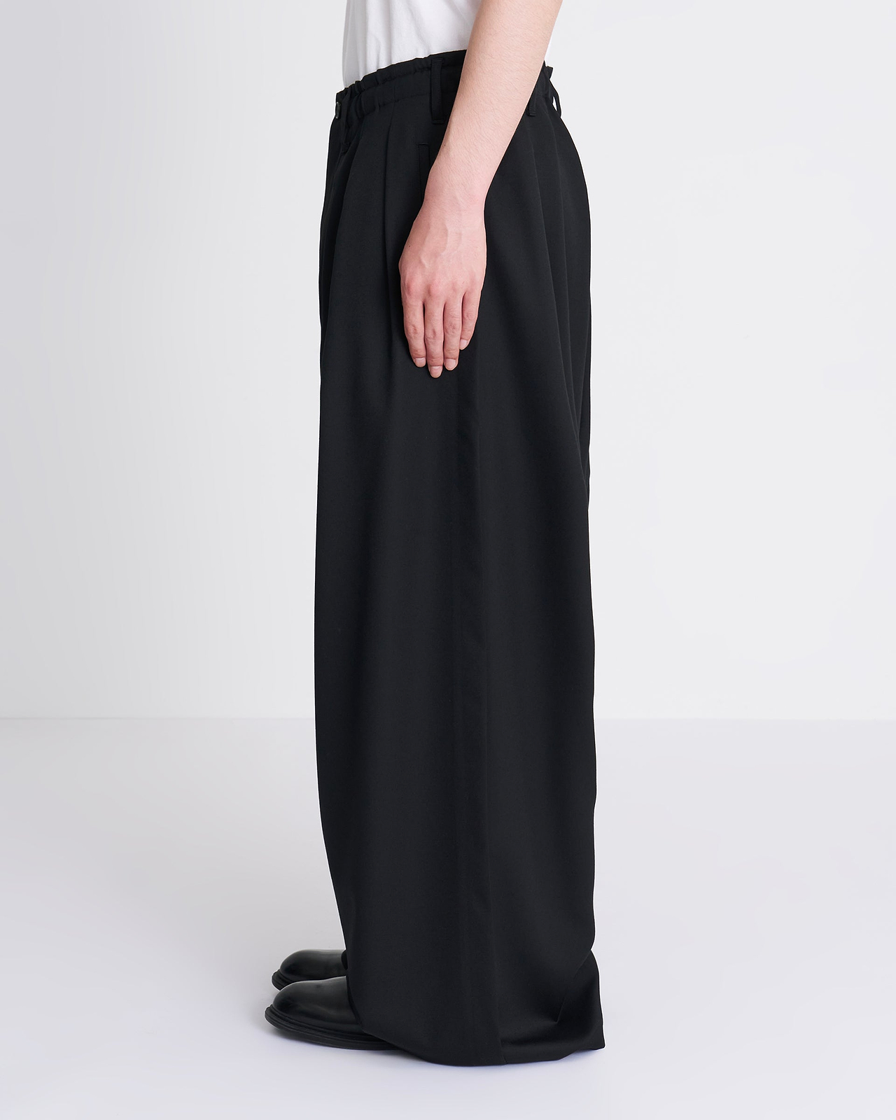 【26AW】ギャバジンワンショルダーパンツ