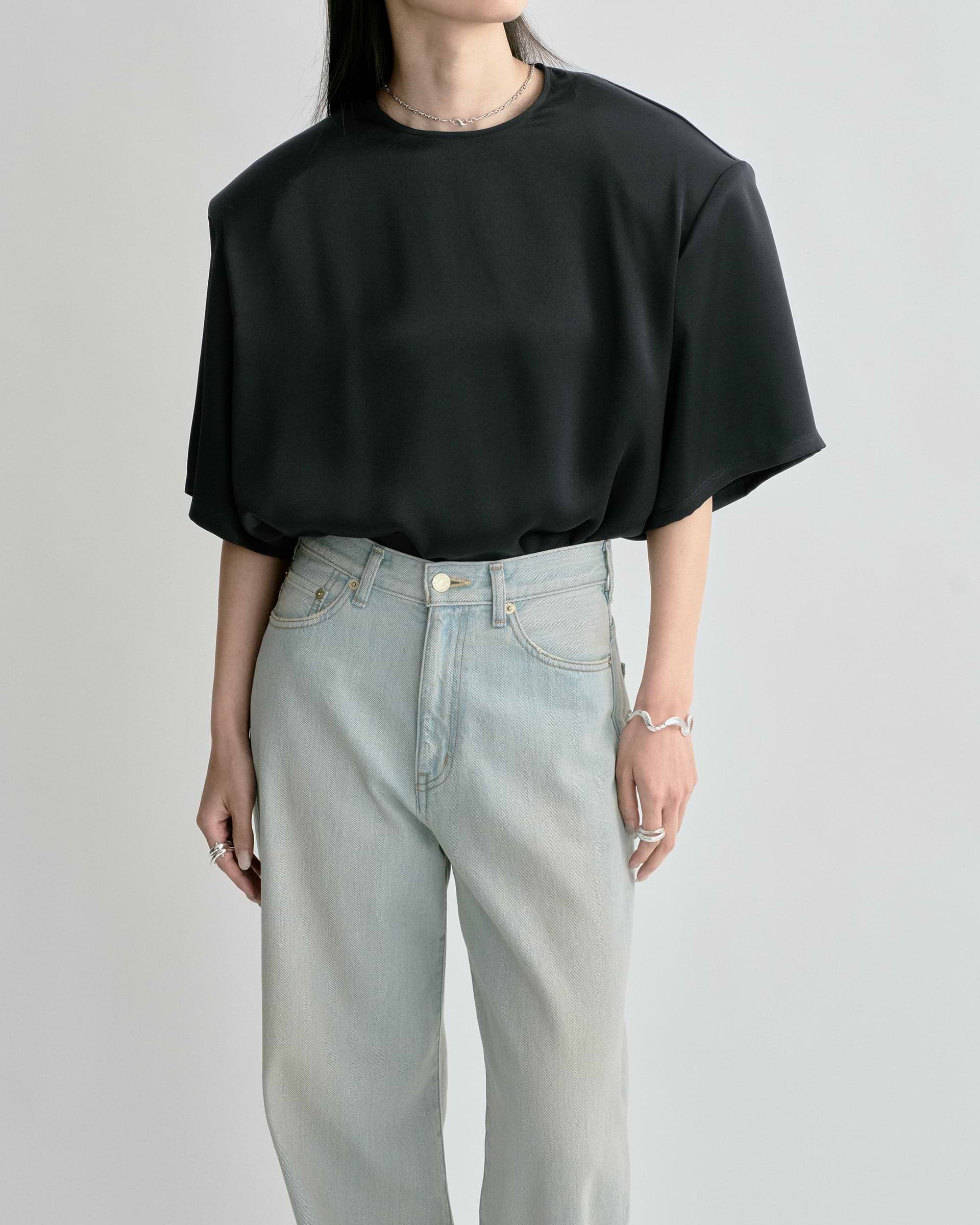 KANAKO SAKAI】サテンショルダーパッドTシャツ | 無地 | 2way | F