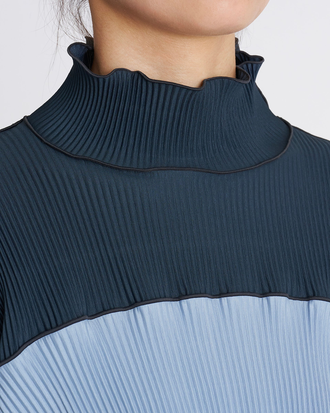 【26AW】ビスチェハイネックトップ