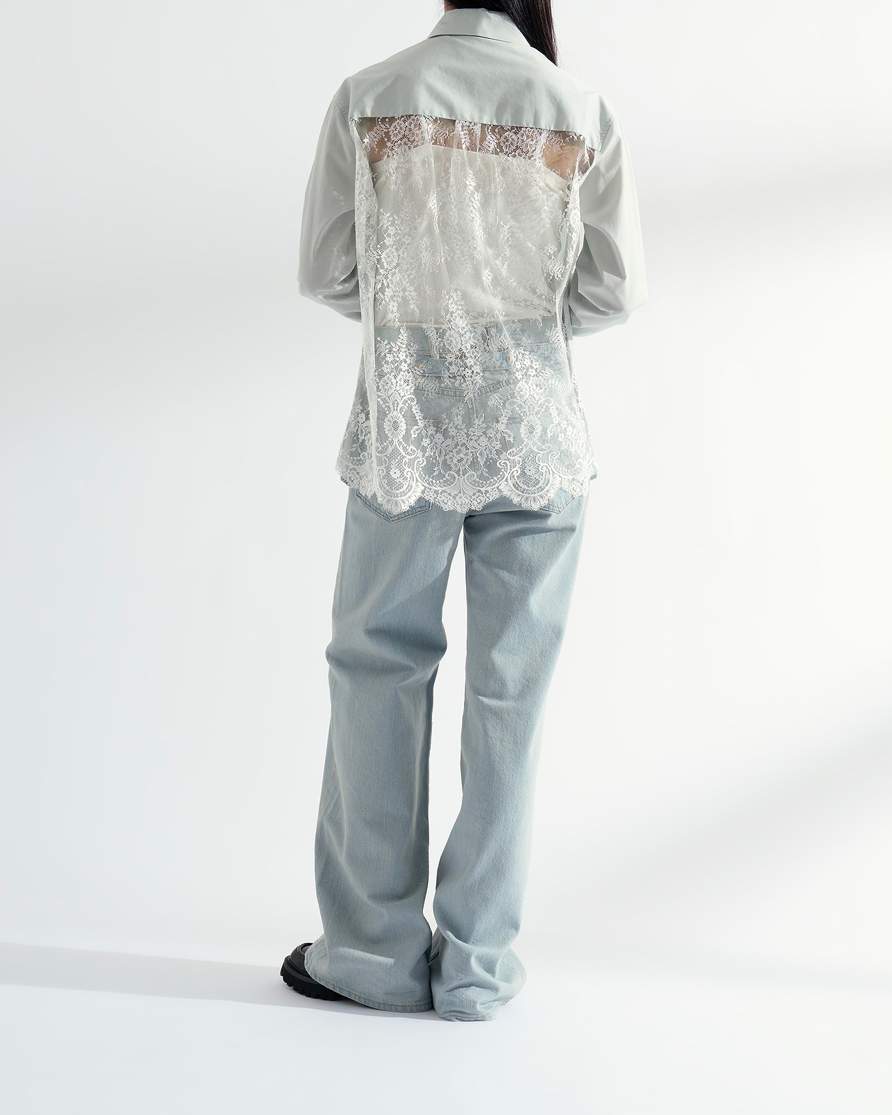 【26AW】レースバックパネルシャツ（ライトブルー）
