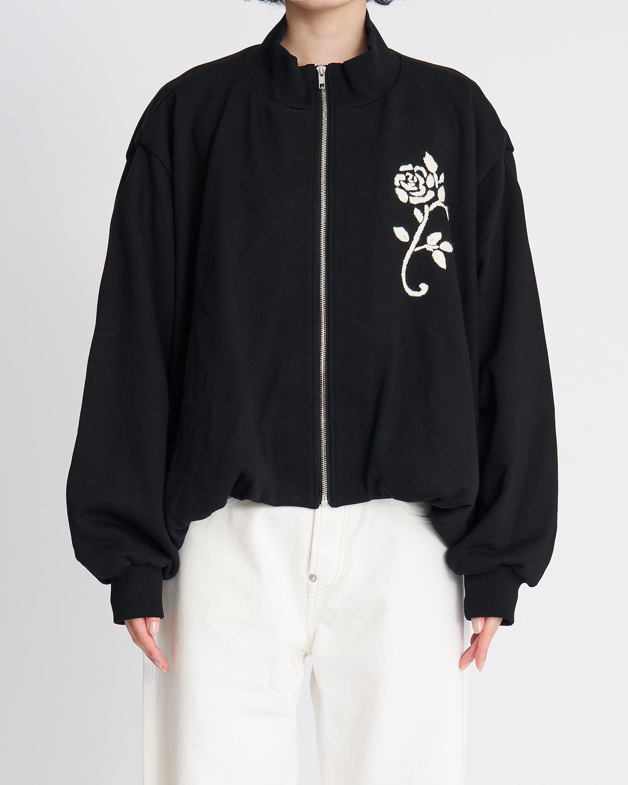 【26AW】ハンドエンブロイダーバルーンジャーシージップアップトップ
